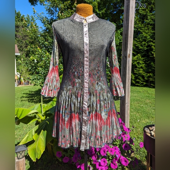 Lindi Tunic size Small - Picture 1 of 8